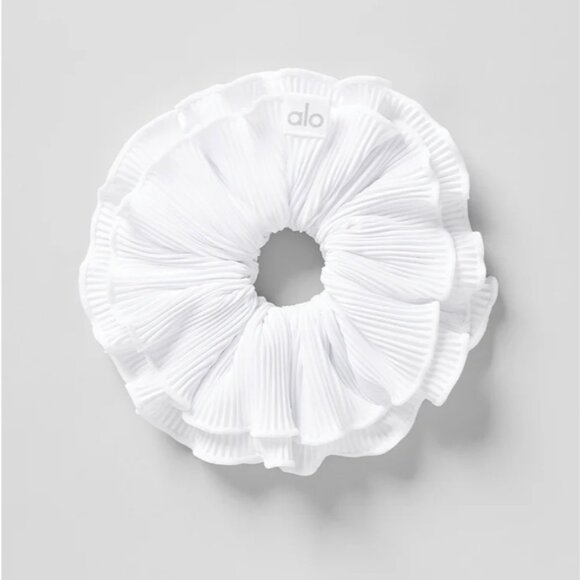 NWT ALO Micro Plisse Oversize Scrunchie, White - Picture 1 of 3
